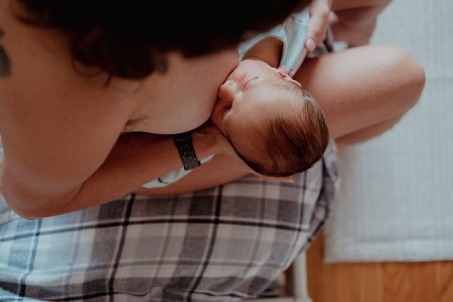 Can Breastfeeding Cause Fatigue? Causes and Coping Strategies for New Moms