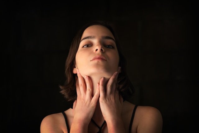 Do Chin Straps for Bed Really Shape Your Jawline? Insights from the Internet