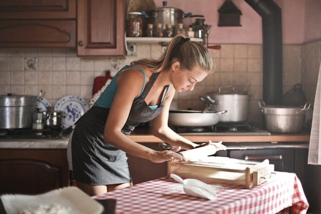 Gastronomic Gifts: 5 Essential Kitchen Tools for Home Chefs