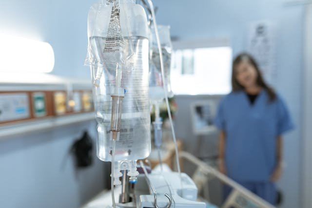 NAD+ IV Therapy vs. Myers' Cocktail: Key Differences in Wellness Trends