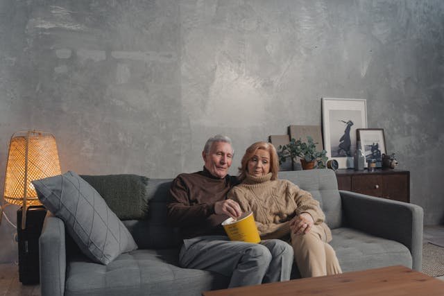 Staying Healthy and Fit While Aging: 5 Essential Tips