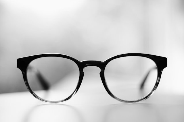 Chic Prescription Glasses: Enhancing Daily Life