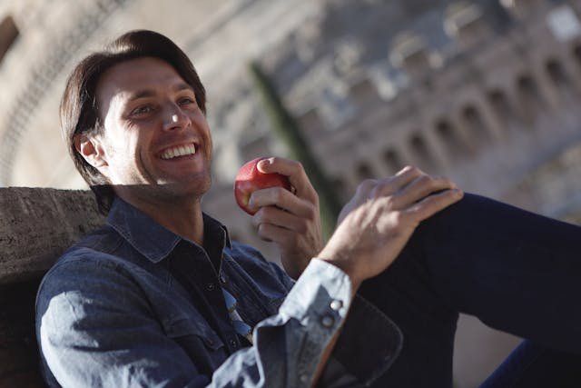 The Influence of Diet on Teeth Whitening: Nutrition and Your Smile
