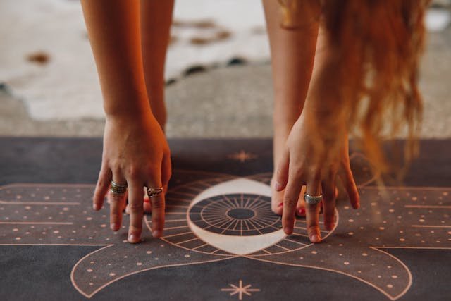 Why Mindfulness Is Not About Clearing Your Mind (And What to Do Instead When Anxious)